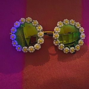 Daisy sunglasses